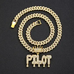 Collana cubana dorata con pendente Pilot con corona e cristalli in stile hip hop chic