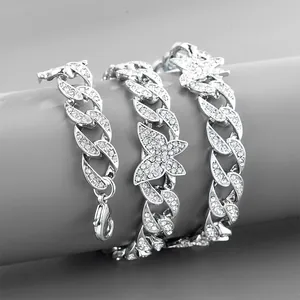 Collana a farfalla argento scintillante con catena cubana di cristalli pavé