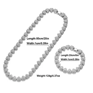 Dettaglio del set collana e bracciale hip-hop a cuore con pavé di zirconi luccicanti
