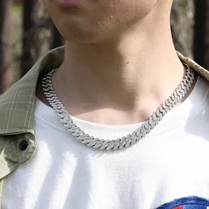 Collana a catena cubana placcata in argento con cristalli scintillanti da uomo