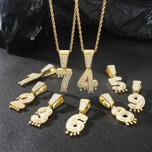 Collana con ciondolo a numeri arabi dorati con catena a corda per stile hip-hop