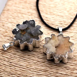 Colgantes de geoda de ágata natural druzy con baño de plata y cordón de collar