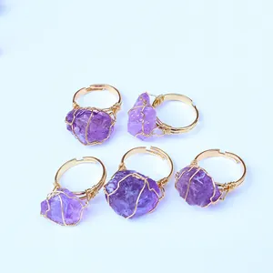 Set de cinco anillos hechos a mano de amatista natural con bandas doradas ajustables