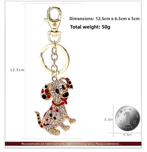 Dettagli dimensioni portachiavi dalmata con strass e moneta di confronto da 12,5 cm