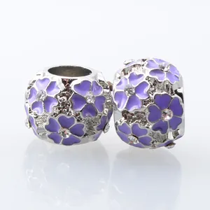 Perle charm en alliage à large trou avec fleur de cerisier en émail violet et cristal