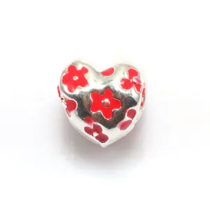 Charme de cœur en argent avec motifs de fleurs en émail rouge pour bracelet DIY