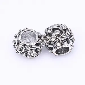 Perles vintage en forme de fleur avec cristaux blancs pour bracelets de charme