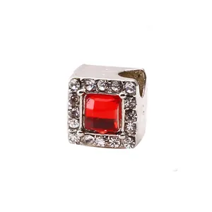 Charm carré géométrique avec cristal rouge et strass pour bracelets à composer