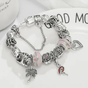 Bracciale fai da te argentato con perline rosa, fenicottero e ciondoli a cuore eleganti