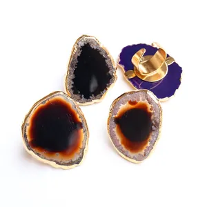 Anillo bohemio ajustable bañado en oro con láminas de piedras naturales de ágata irregular