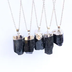 Set di 5 collane in tormalina nera naturale con pietre grezze e catenine argentate