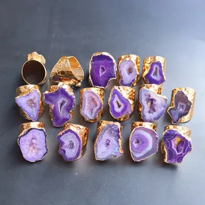 Anillo ajustable bañado en oro con piedra de geoda de ágata púrpura estilo bohemio