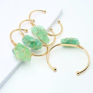 Handgemaakte groene fluoriet open armband set met goud vergulde draadwikkeling