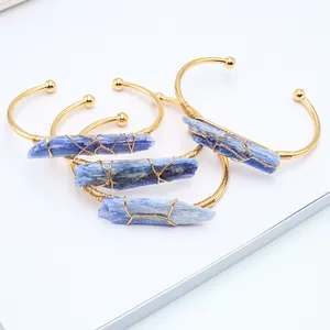 Dreiteiliges vergoldetes Armreif-Set mit blauen Natursteinen im Boho-Stil