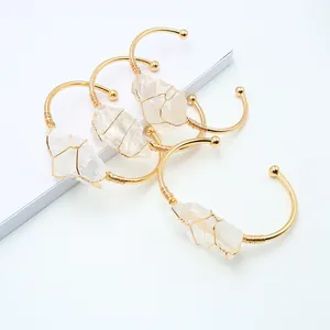 Bracciali rigidi dorati fatti a mano con pietre di cristallo di quarzo bianco naturale