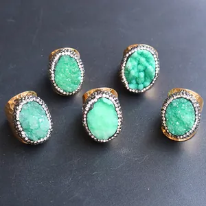 Set aus fünf vergoldeten Vintage-Ringen mit grünen Druzy-Steinen und Strass-Halo
