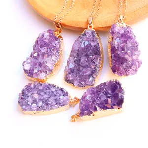 Natürliche Amethyst-Druse Anhänger-Halskette mit vergoldetem Messingrand in fünf Formen