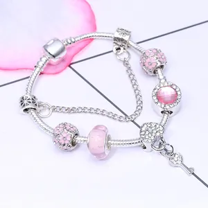 Rosa Herz-Charm-Armband mit silberner Schlangenkette und facettierten Kristallperlen