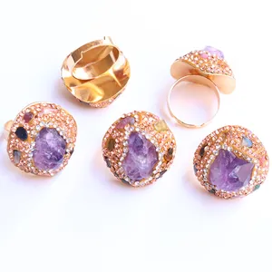 Vierer-Set böhmische Amethyst-Rohsteinringe mit Goldband und Strassstein-Inlay