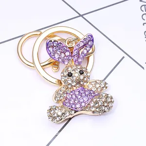 Goldener Legierung Hasen-Schlüsselanhänger mit violetten und weißen Strasssteinen besetzt