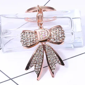 Porte-Clés Nœud en Alliage de Zinc Or Rose de Luxe Avec Strass Incrusté Lettre D Pendentif de Sac pour Femmes Bijoux