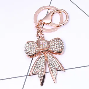 Porte-clés nœud en or rose avec lettre D et strass brillants pour sacs à main