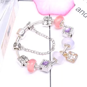 Bracelet chaîne serpent argenté avec pierres œil de chat roses et perles mauves