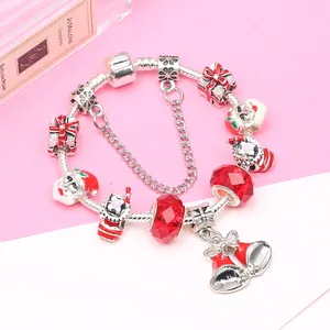 Bracelet de Noël DIY avec breloques Père Noël et perles en cristal rouge sur chaîne serpent