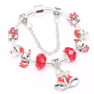Bracelet de Noël avec cristaux rouges, perles de Père Noël et pendentif clochette rouge