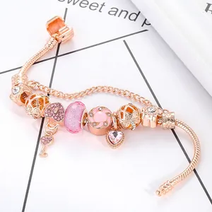 Rosa Kristallperlen Armband mit diamantbesetztem Herz-Schlüssel Anhänger in Roségold