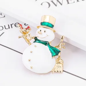Charmante broche bonhomme de neige de Noël en alliage doré avec détails en émail