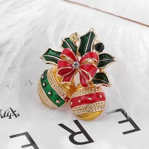 Exquisito broche de campanas navideñas con esmalte colorido y brillantes cristales