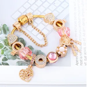 Bracelet à breloques doré avec cristaux roses, pendentif cœur, arbre de vie et attrape-rêves