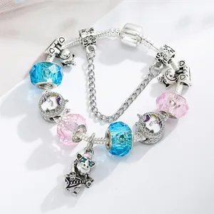 Bracciale europeo con ciondoli a unicorno, perle blu e pendente a forma di maialino