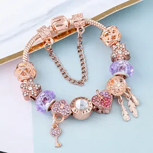 Roségoldenes Schlangenarmband mit lila Perlen, Herzanhängern und Gravur LOVE IS FOREVER