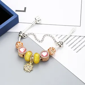 Pulsera de cadena de serpiente estilo europeo con pedrería rosa y colgante sol