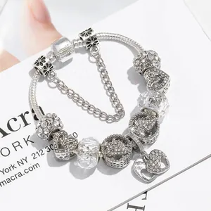 Bracciale a catena snake argento con perle di unicorno in cristallo e ciondoli a cuore