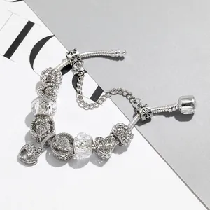 Bracciale con ciondolo a unicorno in argento con cristalli bianchi e perline a cuore