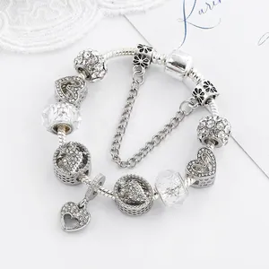 Bracciale argento con charm unicorno, cristalli a cuore e perline di diamanti