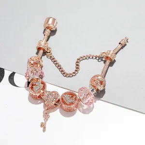 Roségold Armband mit rosa Kristallen, Herzperlen und Schlüsselanhänger für Damen