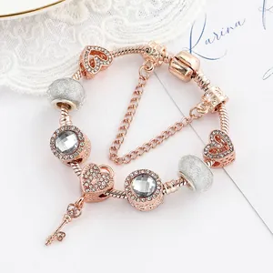 Bracciale a maglia serpentina oro rosa con cuore di cristallo e ciondolo a chiave