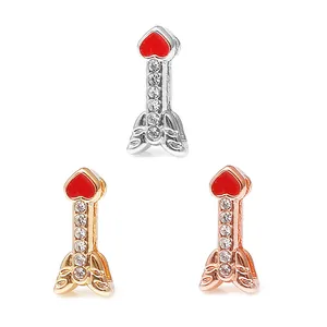 Pendentif flèche avec cœur rouge et cristaux pour bracelet maille or argent rose