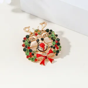 Broche de Noël renne avec guirlande sertie de strass rouges et verts sur métal doré