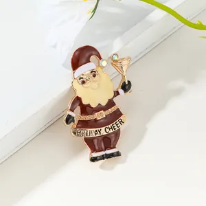 Broche Père Noël Holiday Cheer mignonne avec émail rouge et détails en strass