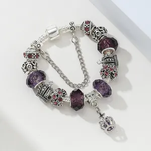 Pulsera de cadena de serpiente plateada con cuentas de cristal lila y colgante corona