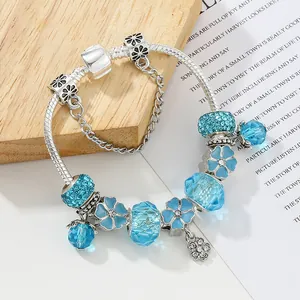 Bracciale a catena snake placcato argento con ciondoli a fiori blu e perle di cristallo