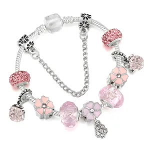 Bracciale con ciondoli a fiori rosa smaltati e catena a serpente in argento
