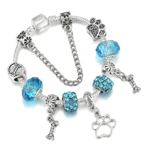Bracciale a catena serpente d'argento con perline di cristallo blu e ciondoli