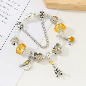 Versilbertes Schlangenarmband mit gelben Kristallen und Eiffelturm-Anhänger
