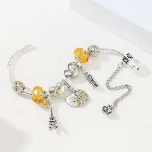 Pulsera de cadena de serpiente de plata con cuentas de vidrio amarillo y dijes corazón